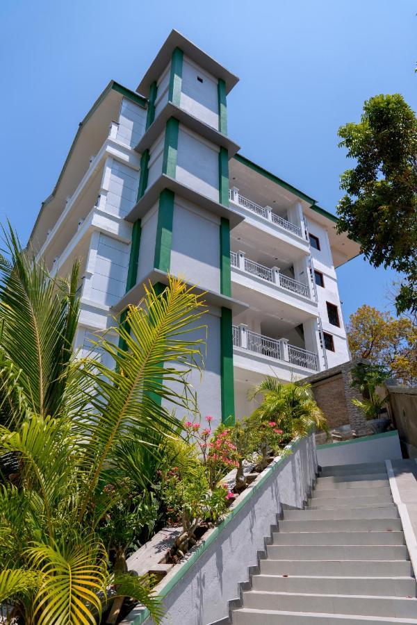 Monte Prundi Hotel Labuan Bajo Esterno foto